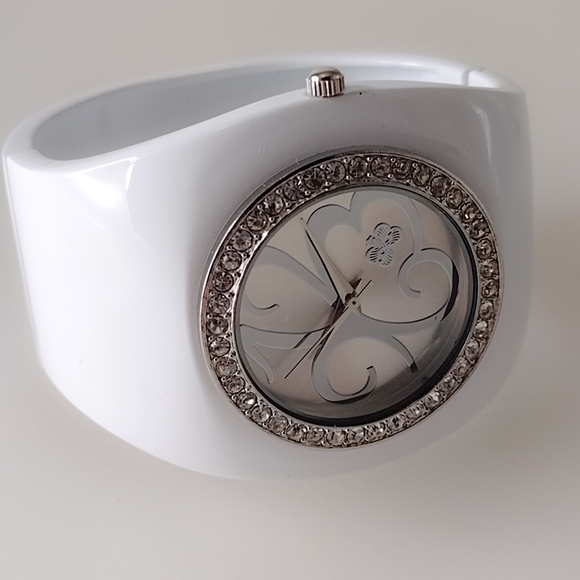 Vivam Crystal Analog Cuff Wristwatch